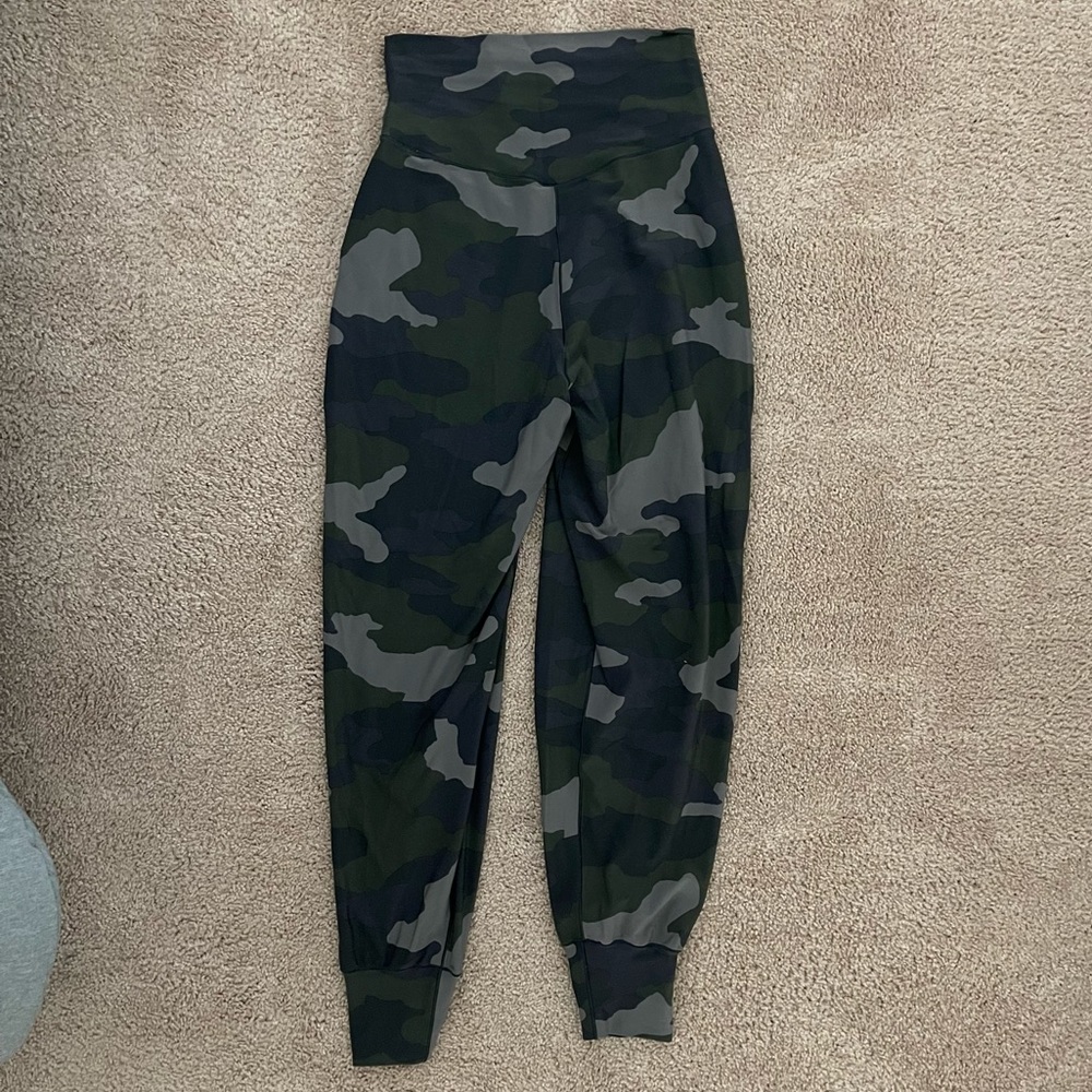 COPY - Aerie OFFLINE sweatpant Joggers - camo
